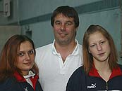 Trainer Kleinschmidt mit seinen Medaillenhoffnungen Katja und Wicky.
