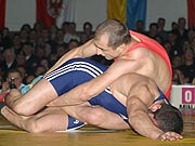 Im Freistil bis 66 kg spulte Serafim Barzakow sein Programm gegen Ismail Redzhep einem Uhrwerk gleich ab und siegte mit 11:9 Punkten.