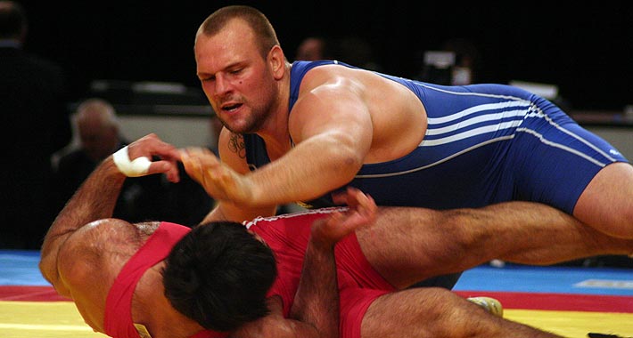Nico Schmidt trainiert unter den Fittichen von Stützpunkttrainer Jörn Levermann, sowie Bundestrainer Maik Bullmann. Der EM-Dritte von Vilnius 2009 scheiterte im Halbfinale der WM nur knapp und wurde im Oktober in Herning Fünfter.