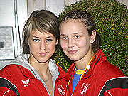 Holten sich die Titel bei der mitteldeutschen Meisterschaft in Nebra: Wicky Weichert (links) im Limit bis 55 kg, Frances Zießnitz in der Klasse bis 67 kg.