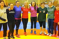 von Links: Peggy Kenn, Ida Babulfath, Lotta Andersson, Sofia Mattson (Europameisterin 2013 55 kg), Ida Mattson, Anne Schöneck, Laura Hinsche, Katrin Henke