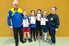 Unsere Ringermädels gewannen beim Internationalen Turnier in Schwerin zwei Goldmedaillien.