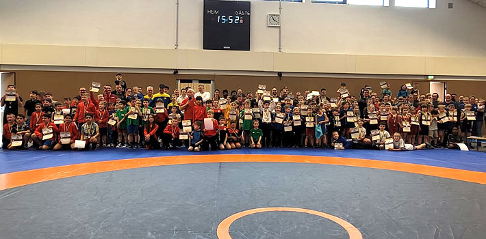 125 Sportlerinnen und Sportler aus 15 verschiedenen Vereinen gingen beim diesjährigen Luckis-Mukis-Kruemel Turnier auf die Matten in der Fläminghalle.