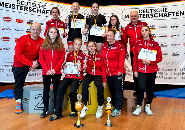Die Ringerinnen des Luckenwalder Stützpunktes erreichen bei den Deutschen Meisterschaften in Riegelsberg ein sensationels Ergebnis und gewinnen fünf Medaillen.