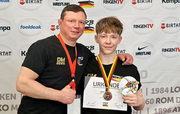 Überraschend, doch absolut verdient, erringt unser Eigen-gewächs aus Luckenwalde, Arthur Kinas, die Silbermedaille bei den Deutschen Meisterschaften im Griechisch-Römischen Stil.