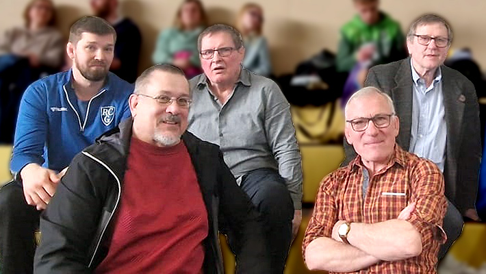 Die ehemaligen Ringerlegenden Roland Dudziak, Hans-Peter Franz (vordere Reihe), Harald Büttner und Roland Gehrke (hintere Reihe von rechts) haben mit ihrer Anwesenheit dem Event Glanz verliehen.