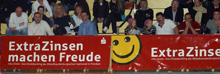 Bandenwerbung in der Fläminghalle zu Ligakämpfen
